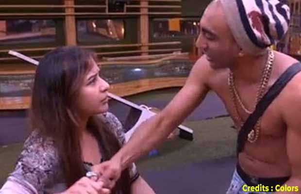 Bigg Boss 11: Shilpa Shinde Reprimands Akash Dadlani For Touching Her Inappropriately