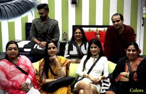 Bigg Boss 11: Bandgi Kalra, Hina Khan's Boyfriend Rocky, Priyank Sharma's Mother Enter The House-Watch!