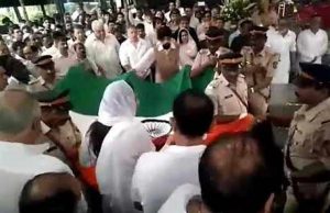 Watch: Shashi Kapoor's Body Draped In A Tricolour, Bollywood Celebrities Bid Emotional Farewell!