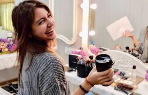 Photos: Anushka Sharma Gets A Surprise From Shah Rukh Khan As She Gets Back On The Sets Of Zero!