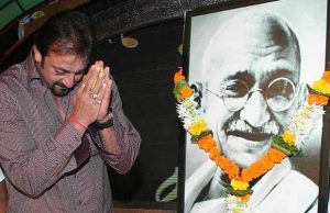 Sanjay Dutt Remembers Mahatma Gandhi On Martyr's Day