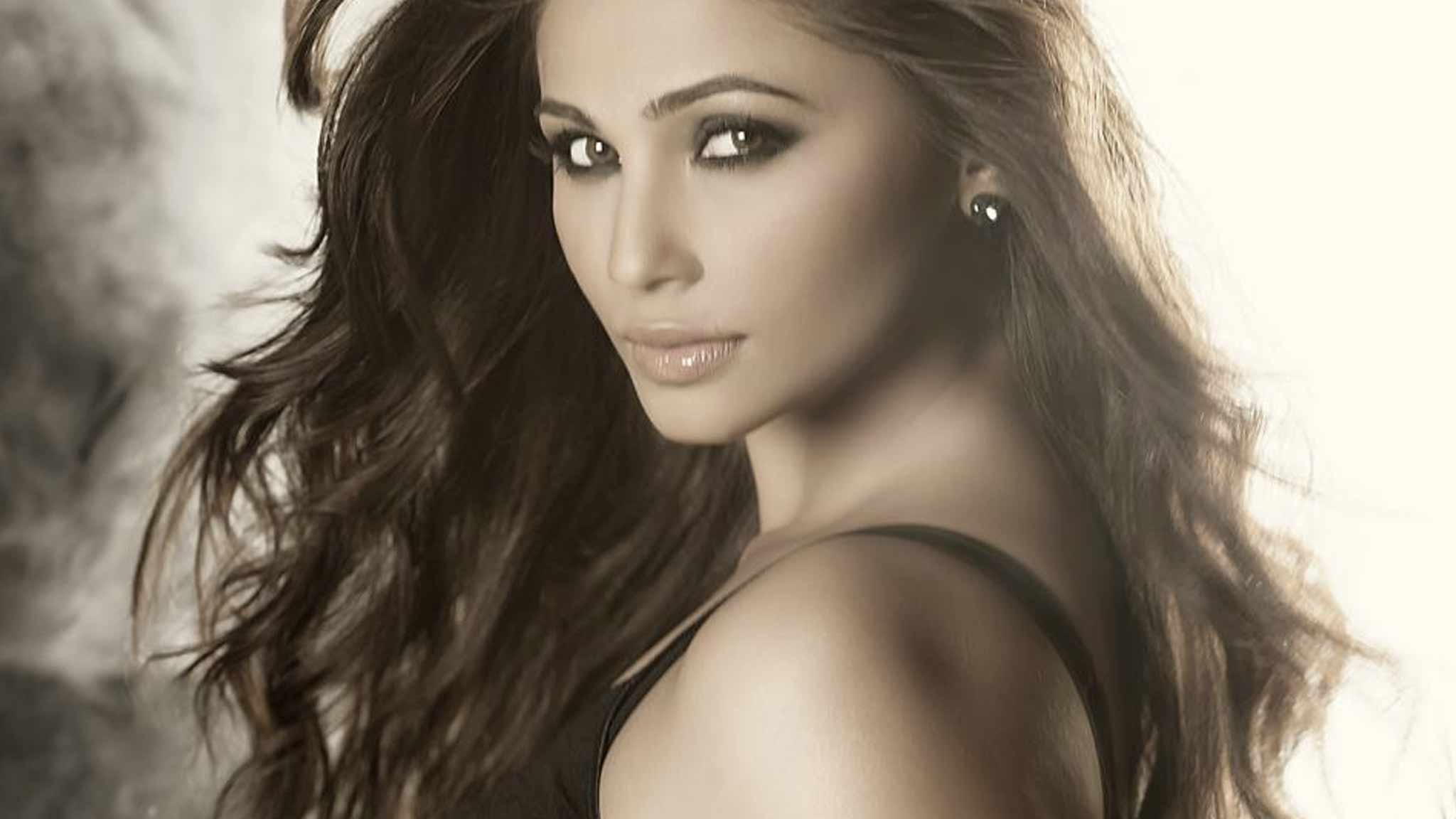 Race 3 Star Daisy Shah’s Instagram Posts Are Winning Our Hearts