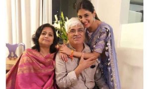 Kritika Kamra Celebrates Daughter's Day With Her Parents!