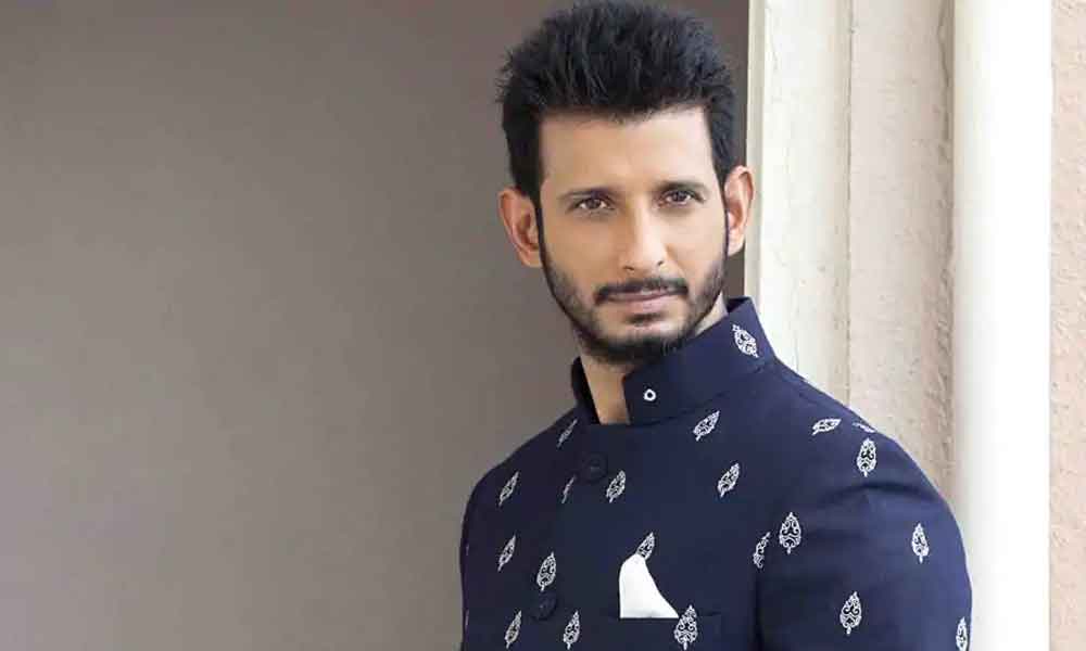 Sharman Joshi Does His Bit!