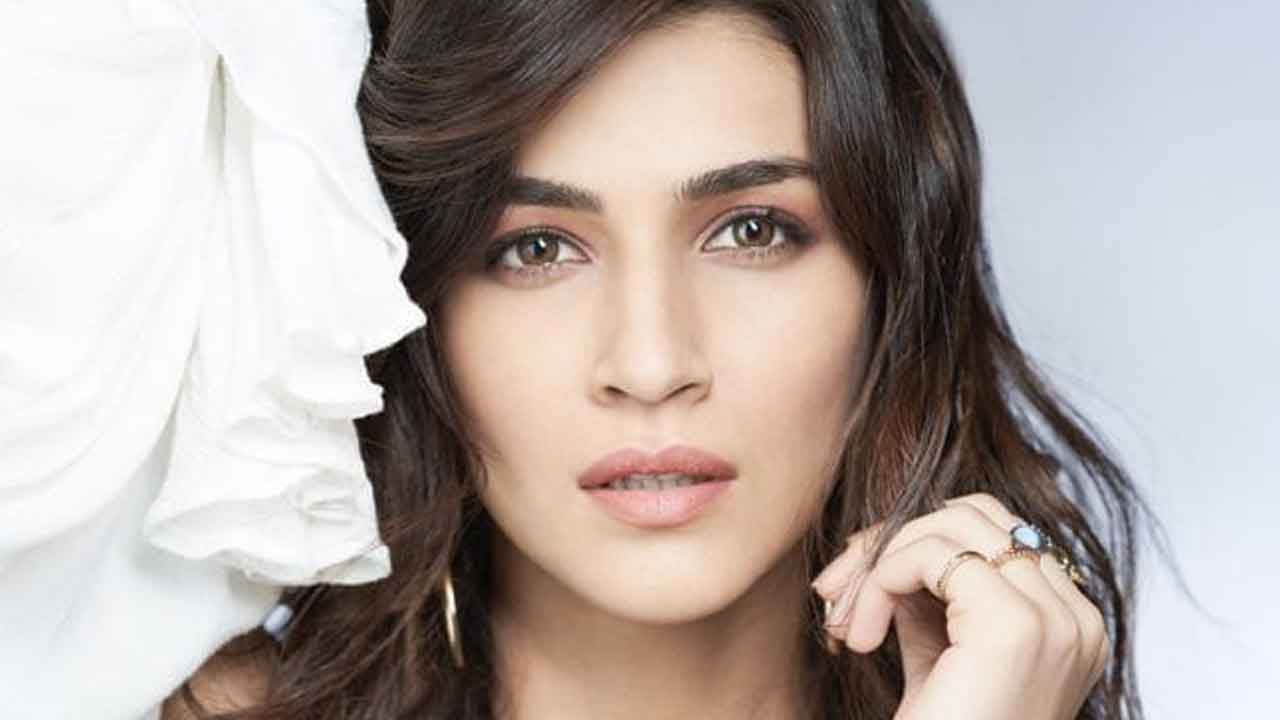 Back To Back Success Makes Kriti Sanon The Most Sought After Actress, Here’s How!