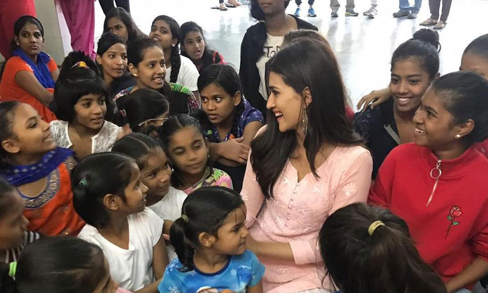 Kriti Sanon Spends Some Quality Time With Kids At An Orphanage