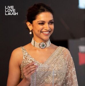 Ek Ek Award Ki Keemat Tum Kya Jano Duniya Walo