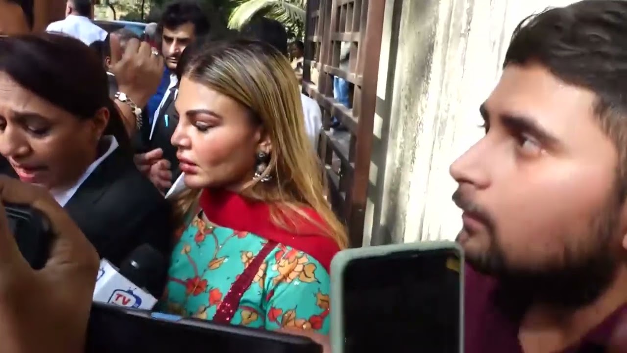 Videos : Rakhi Sawant Spotted At Dindoshi Court Goregaon