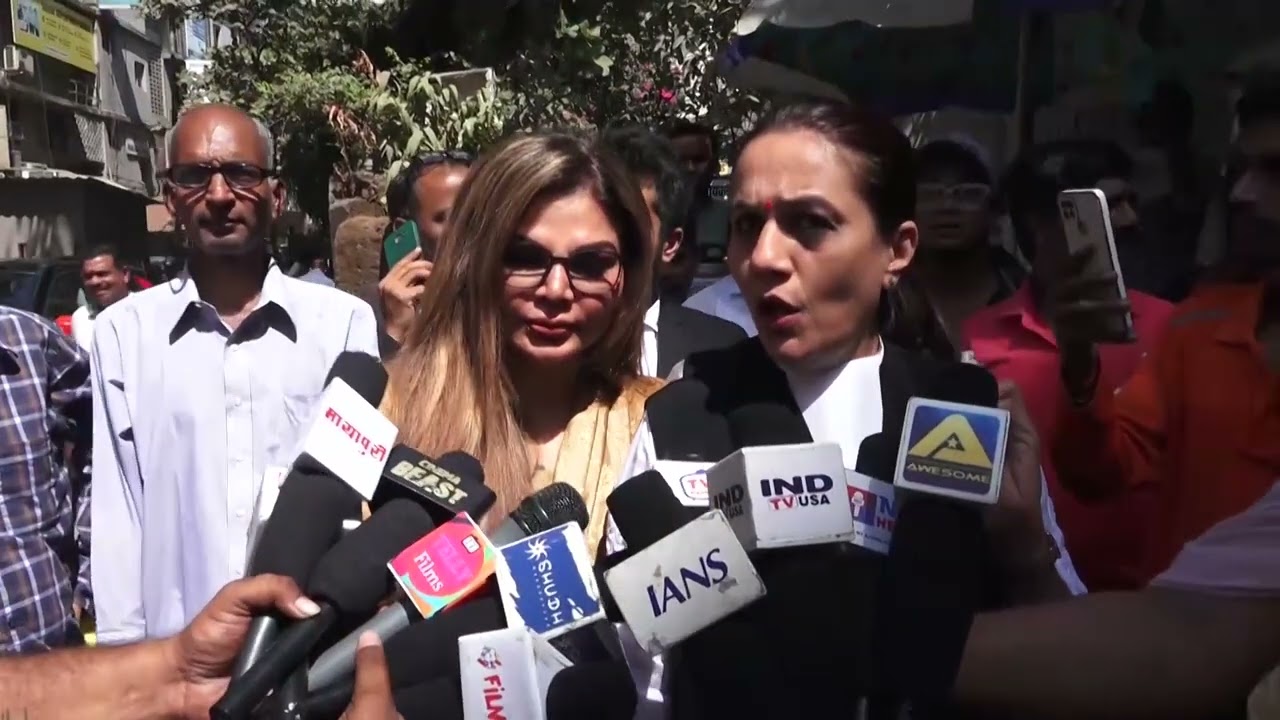 Videos : Rakhi Sawant With Advocate Spotted At Andheri Court