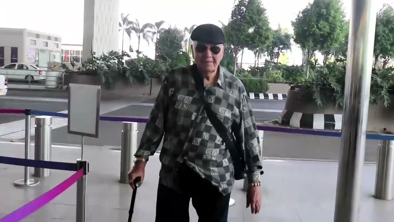 Videos : Prem Chopra Spotted At Airport Departure