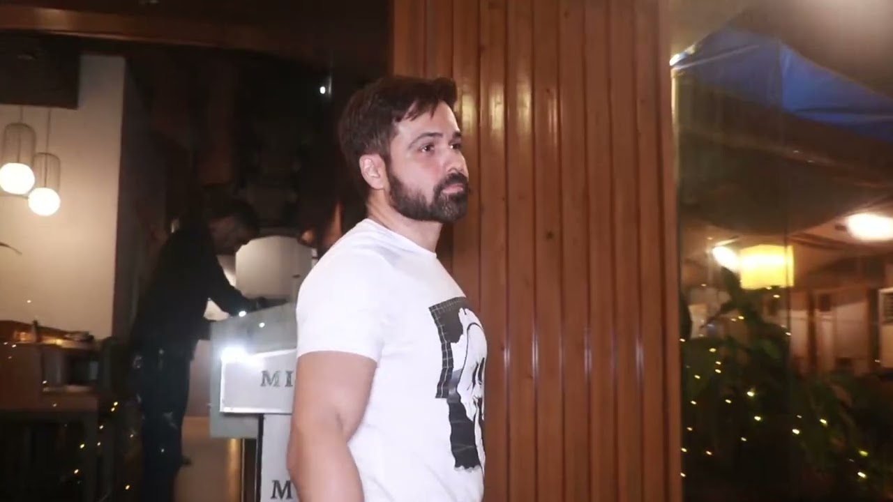 Videos : Emraan Hashmi With Father Spotted At Mizu Restaurant In Bandra