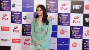 Videos : Alia Bhatt, Sunny Leone, Kiara Advani At The Red Carpet Of Zee Cine Awards 2023