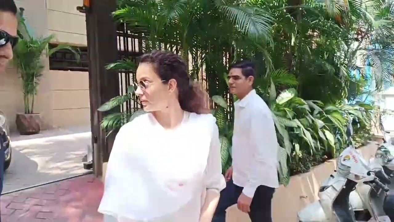 Videos : Kangana Ranaut Spotted At Bandra