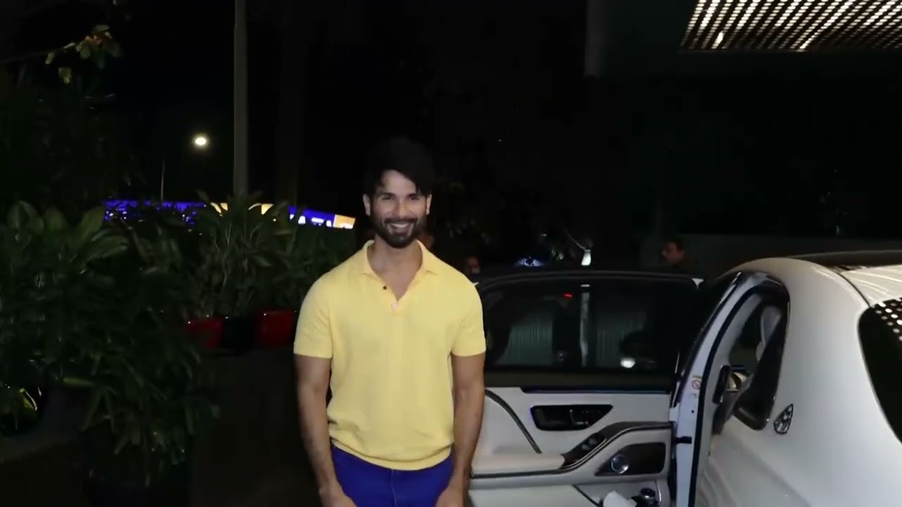 Videos : Shahid Kapoor Spotted At Juhu