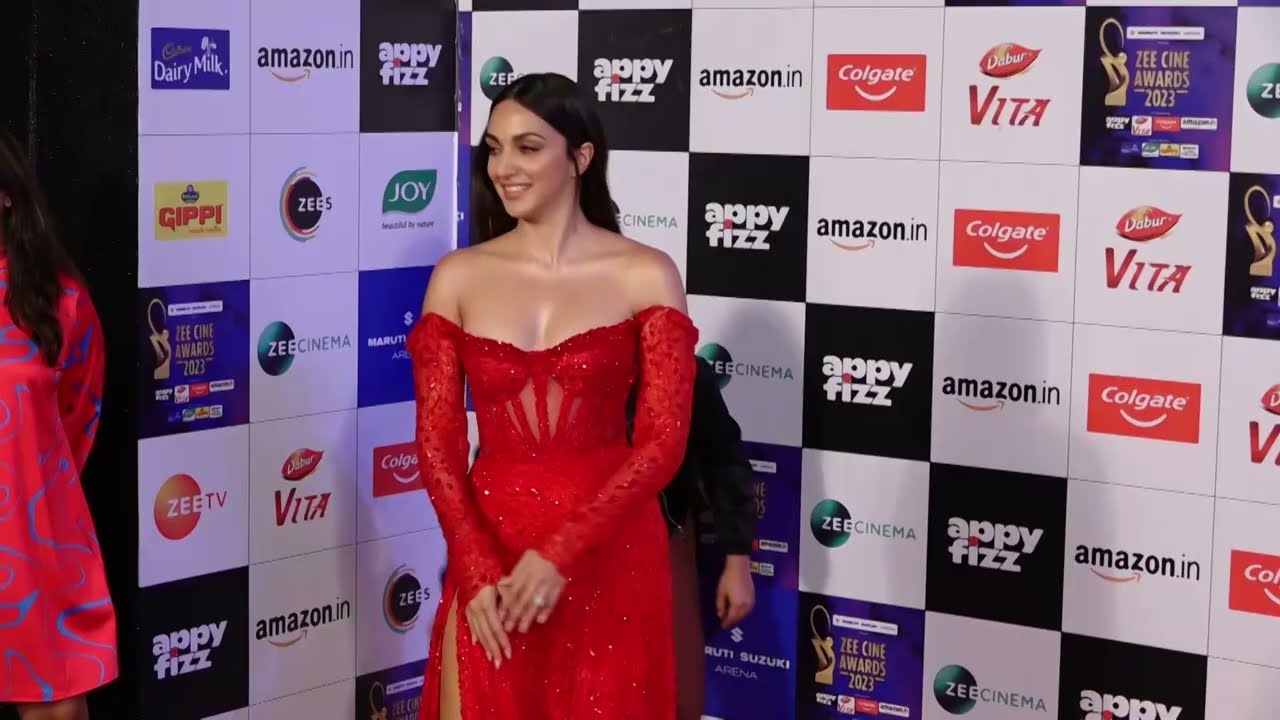 Videos : Kartik Aaryan, Kriti Sanon, Sunny Leone, Anupam Kher, Pooja Hegde Others At The Red Carpet Of Zee