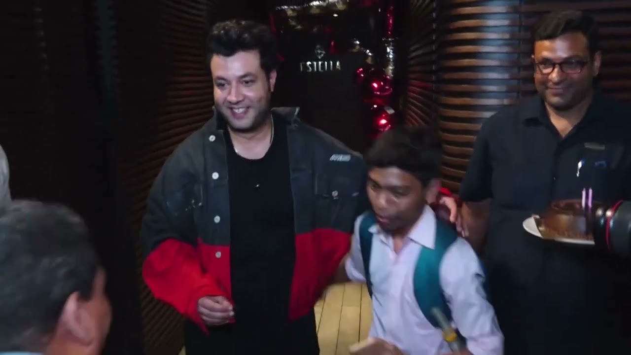 Videos : Huma Qureshi, Sonakshi Sinha, Varun Dhawan, Sunny Leone And Many More At The Varun Sharma’s Birthday