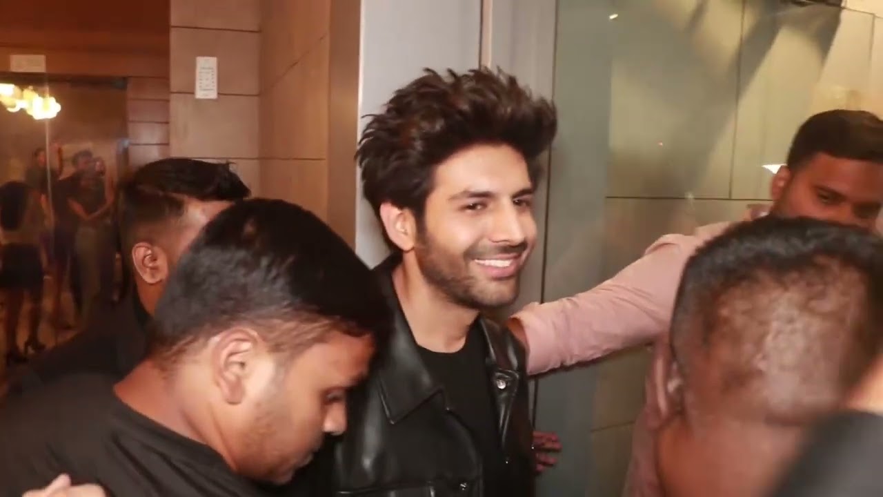 Videos : Kartik Aaryan Spotted For The Promotion Of Upcoming Movie Shehzada At Escobar To Mitron Bar Bandra