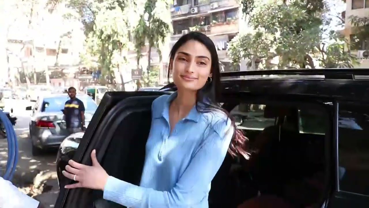 Videos : Athiya Shetty Snapped At Salon In Bandra