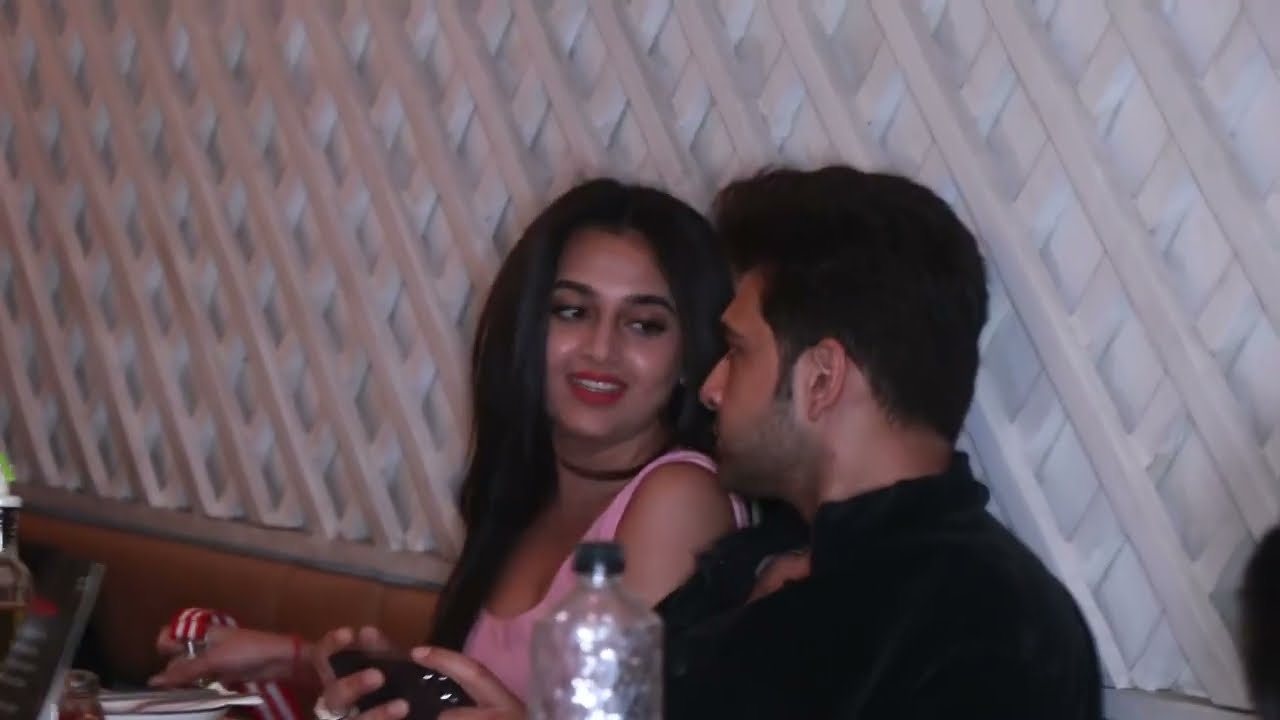 Video : Karan Kundrra With Girl Friend Tejaswini Prakash Spotted At Sam s Salon In Bandra