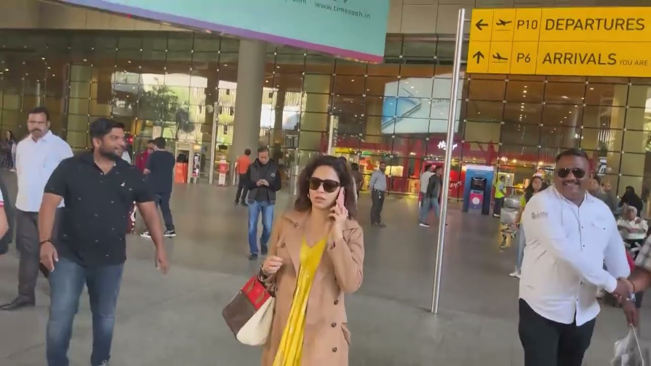 Videos : Nushrratt Bharuccha Spotted At Airport Arrival