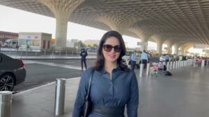 Videos : Sunny Leone Spotted At Airport Departure