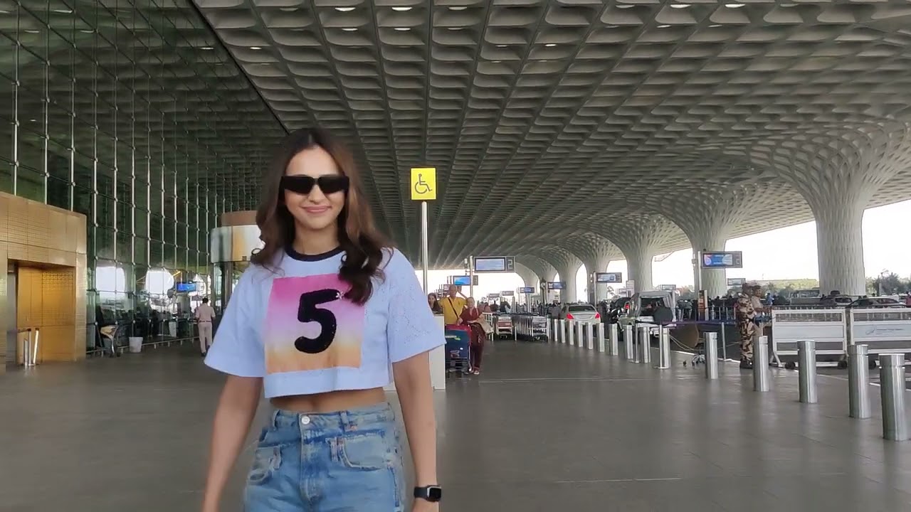 Videos : UNCUT VIDEO : RAKUL PREET SINGH AT THE AIRPORT TODAY