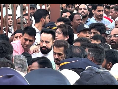 Videos : Trending Now : Salman Khan leaving teary eyed from Baba Siddique’s house